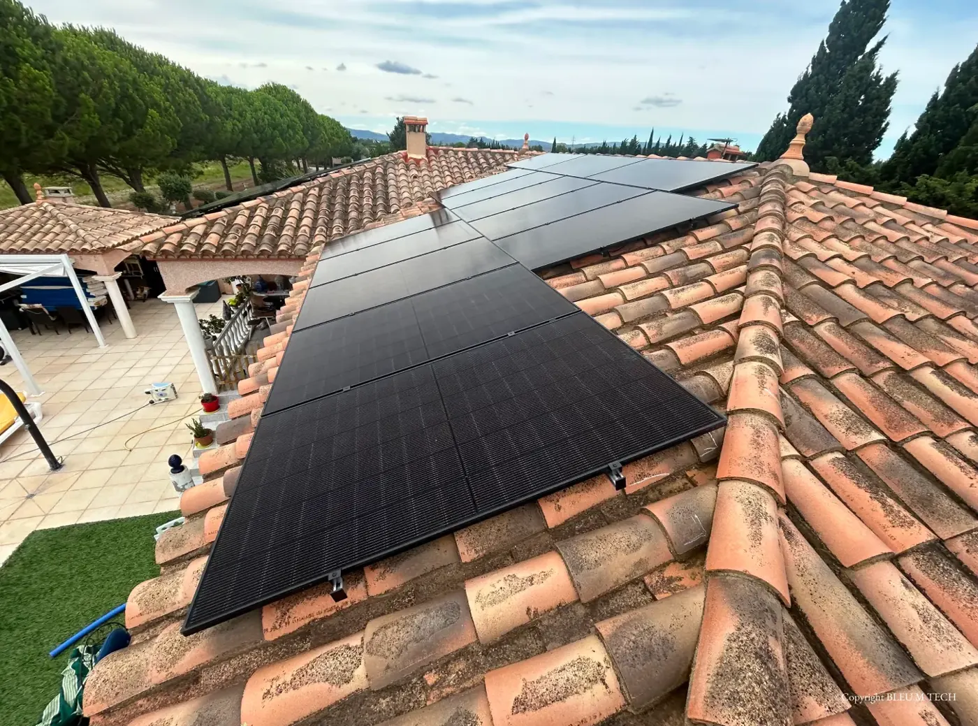 Grande toiture équipée, vue sur la terrasse