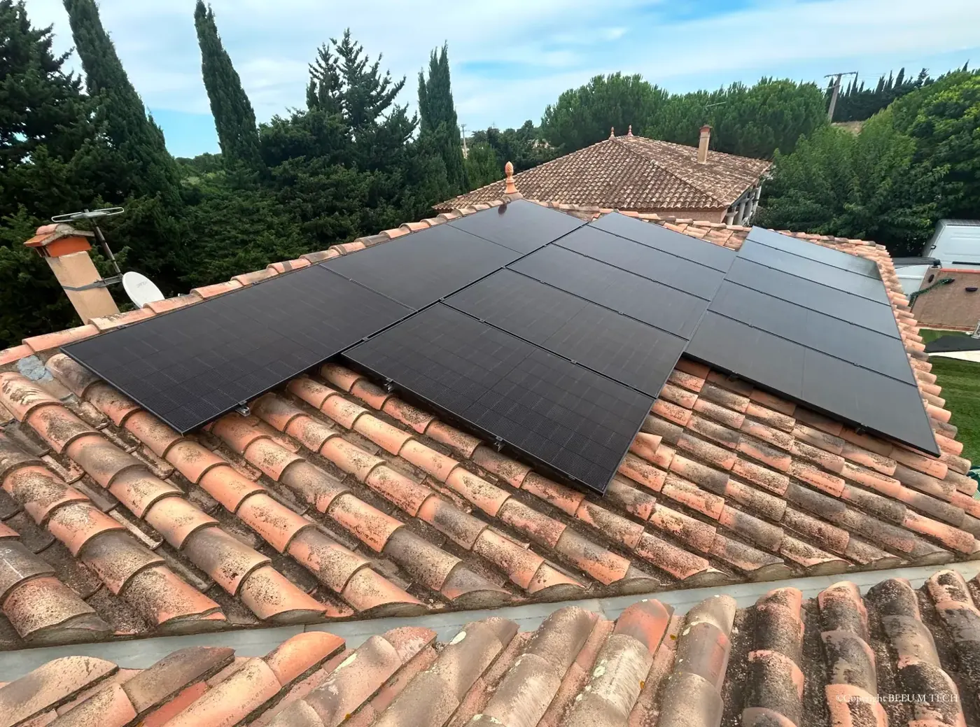 Toiture multi-pans équipée en full black
